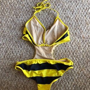 Yellow and black one piece! 🐝😍